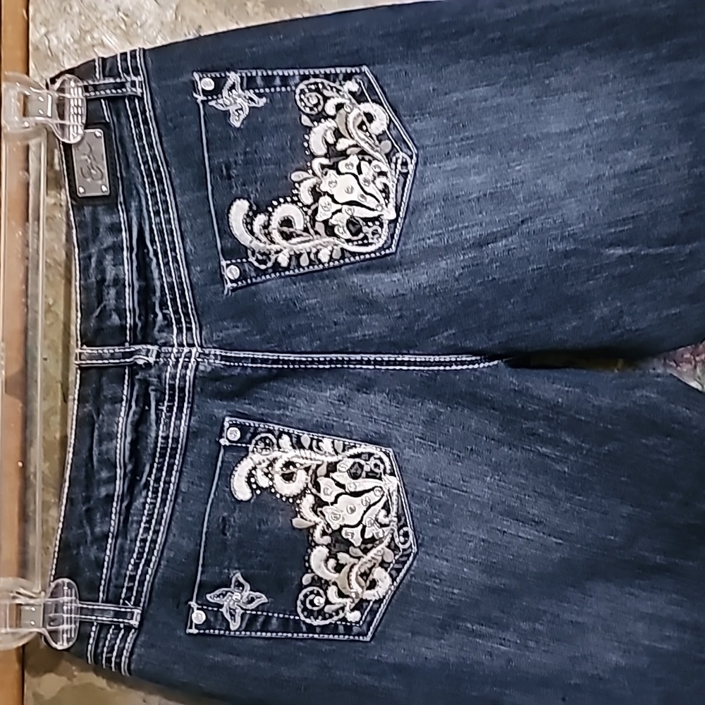Earl jeans Size 8P embroidered pockets